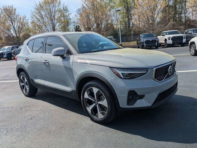 Used 2025 Volvo XC40 B5 Plus w/ Protection Package Premier image 2