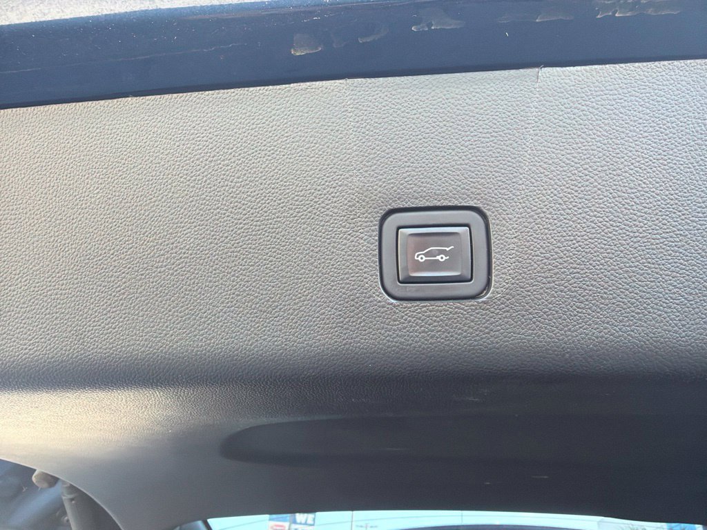 Used 2022 Chevrolet Traverse LT FWD image 11