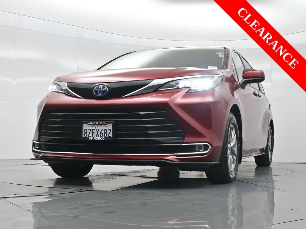 Used 2022 Toyota Sienna XLE image 48