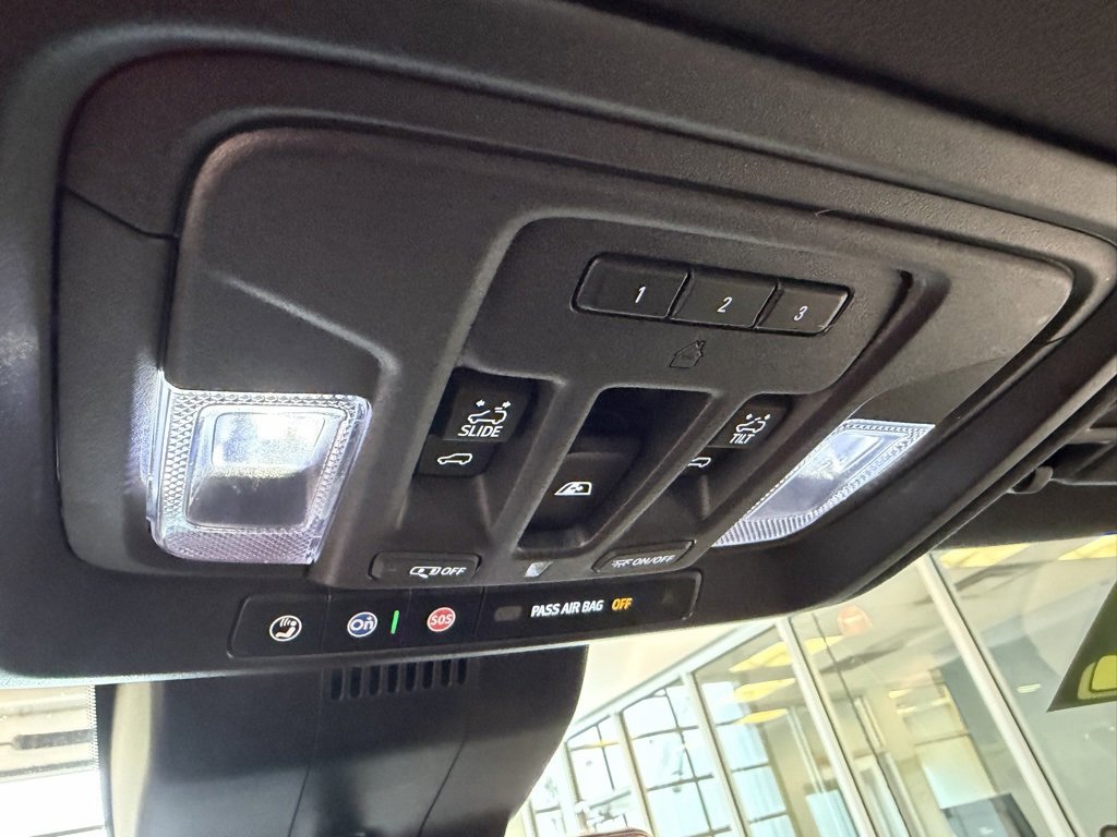 Used 2022 GMC Sierra 1500 AT4X image 35