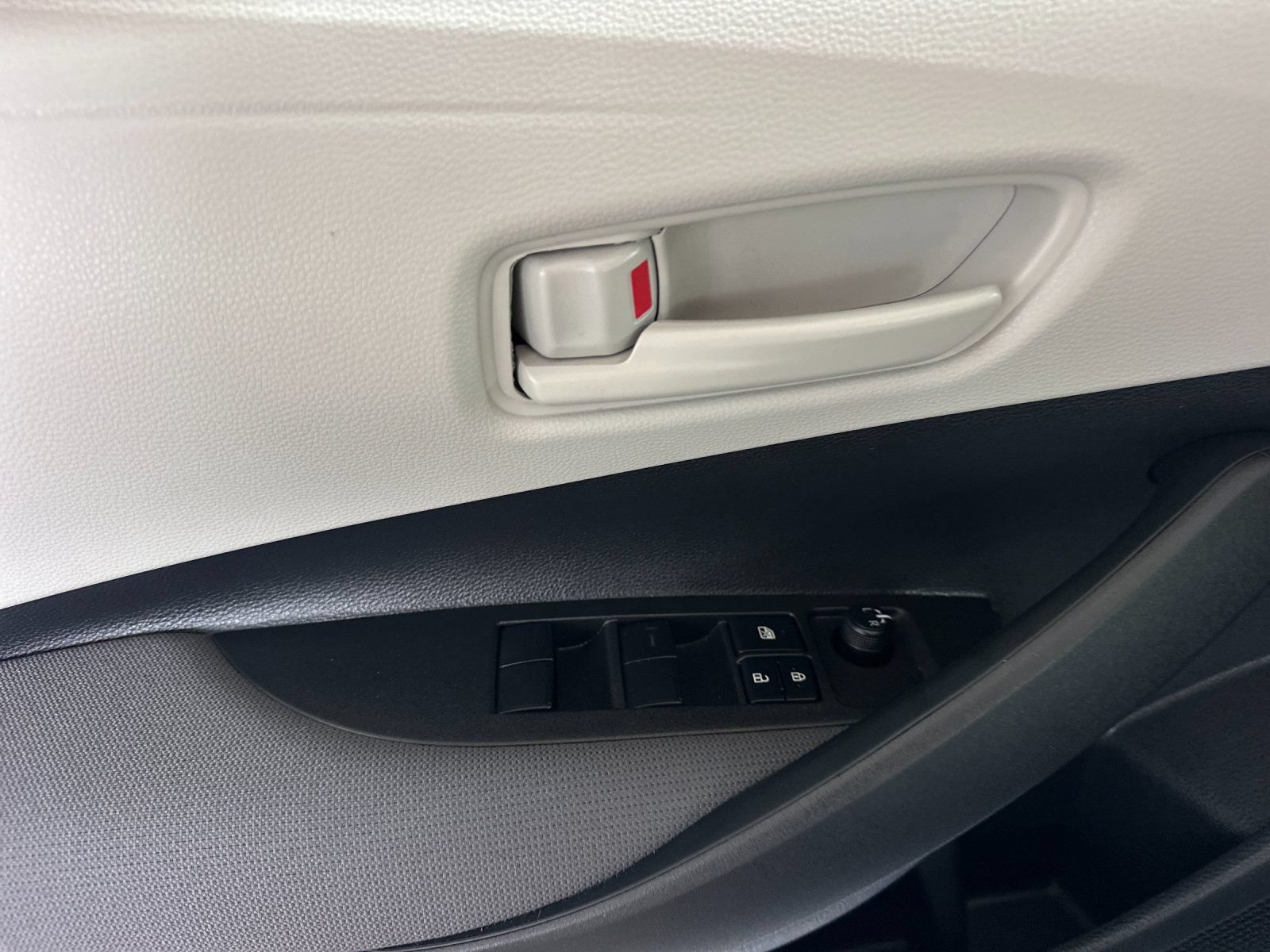 Used 2026 Toyota Corolla LE FWD image 10