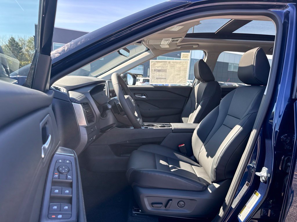 New 2026 Nissan Rogue Dark Armor AWD/4WD image 4