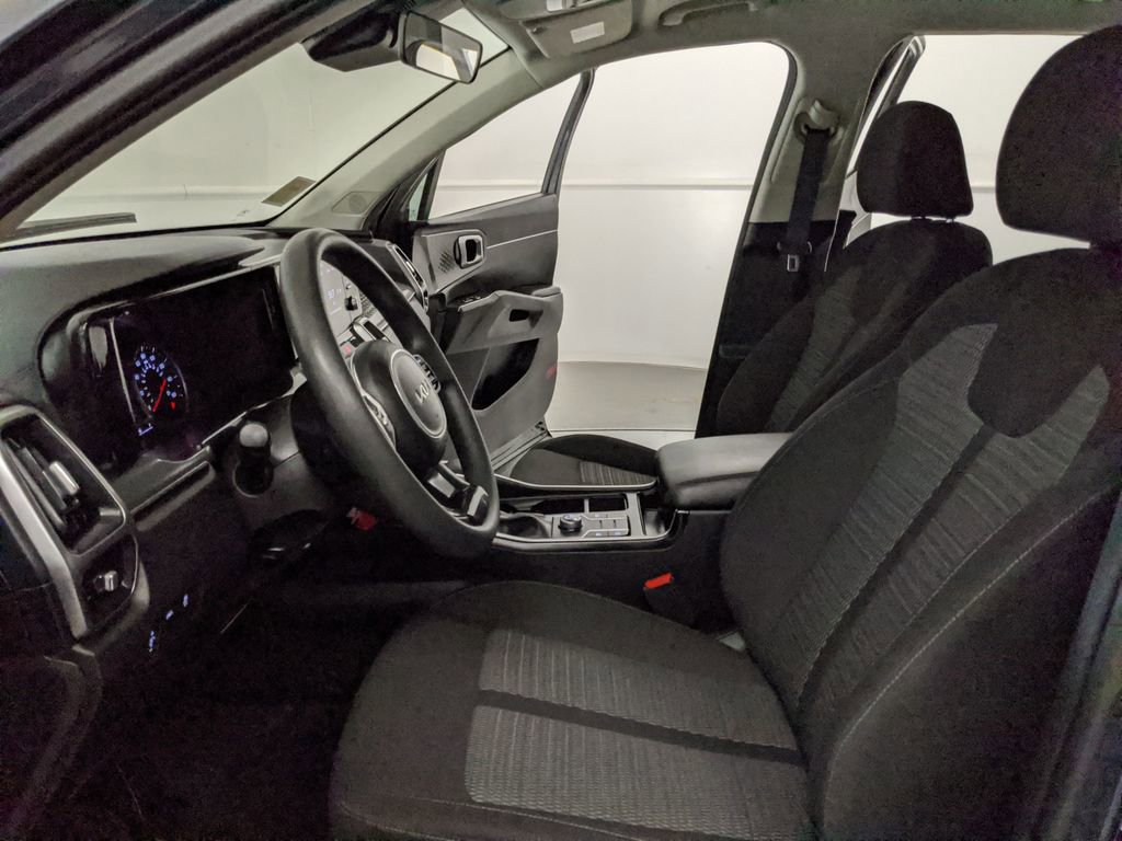 Used 2023 Kia Sorento LX FWD image 16