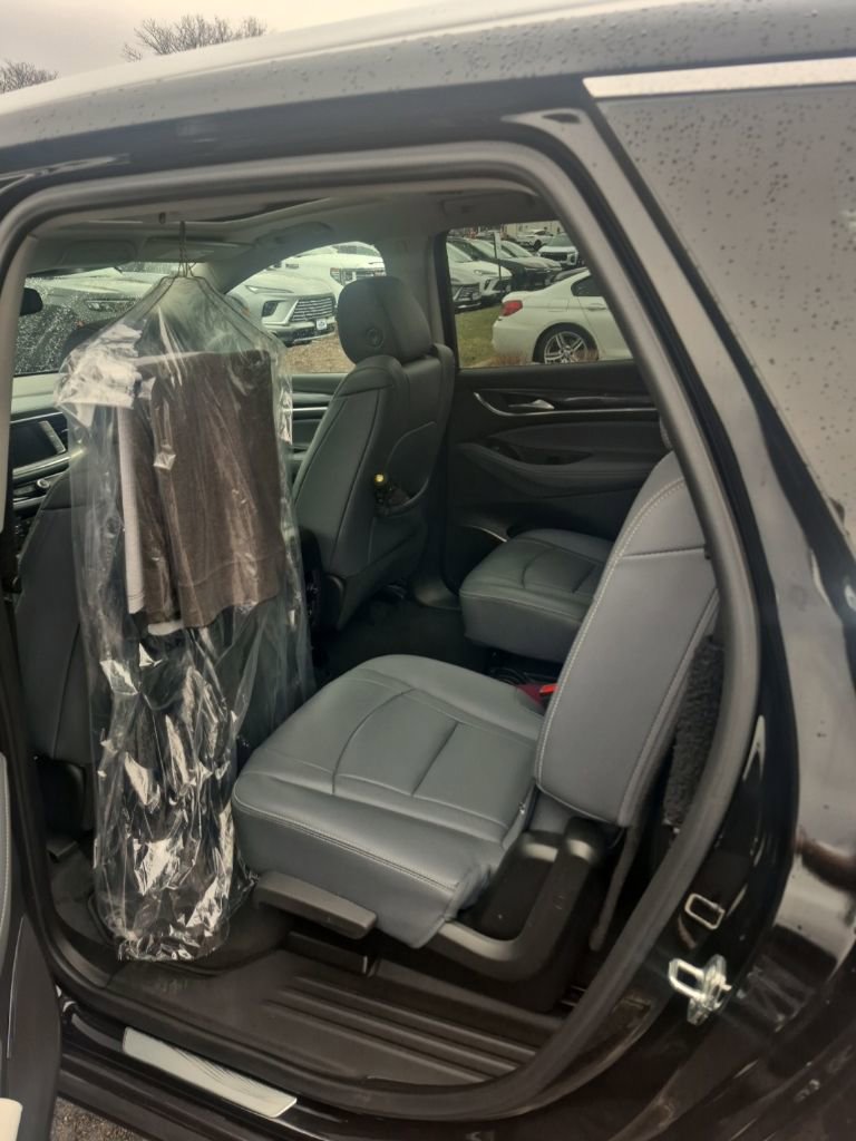 Used 2020 Buick Enclave Premium w/ Sun and Sites Package image 3