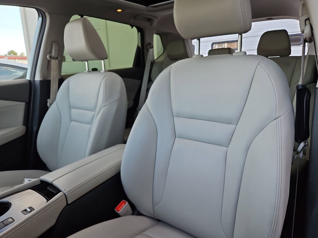 Used 2023 Nissan Rogue SL w/ SL Premium Package image 26