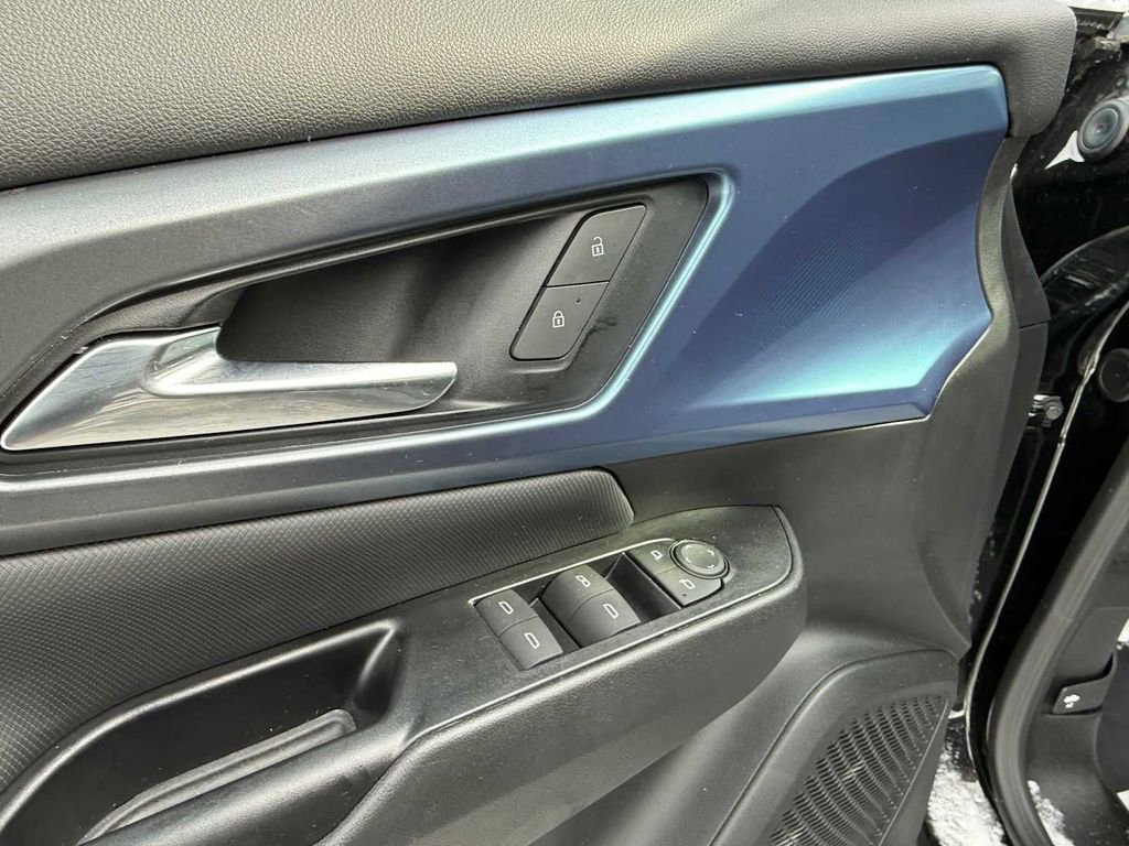 Used 2025 Chevrolet Equinox EV LT w/ Convenience Package image 14