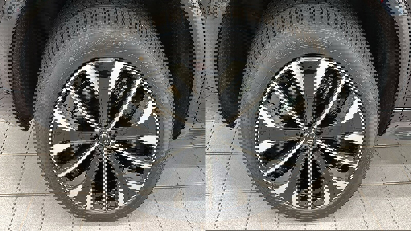 New 2026 Volvo XC90 B6 Plus w/ Protection Package Premier image 32