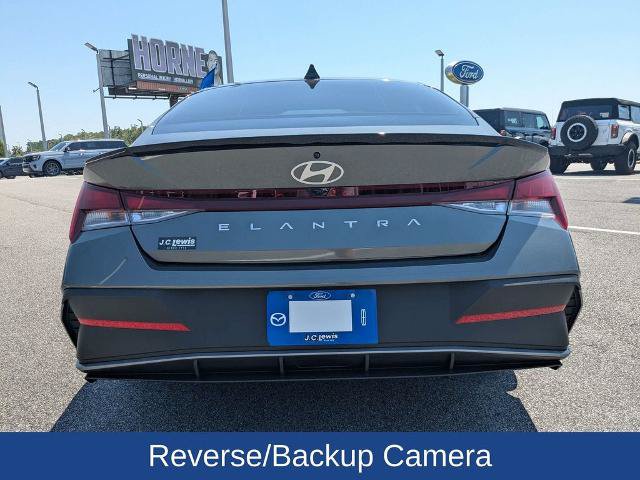 Used 2025 Hyundai Elantra Sport FWD image 3
