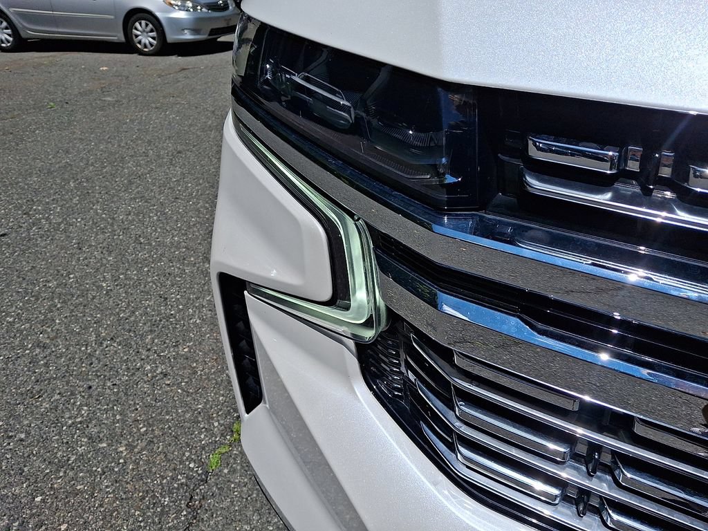 Used 2024 Chevrolet Suburban Premier AWD/4WD image 10