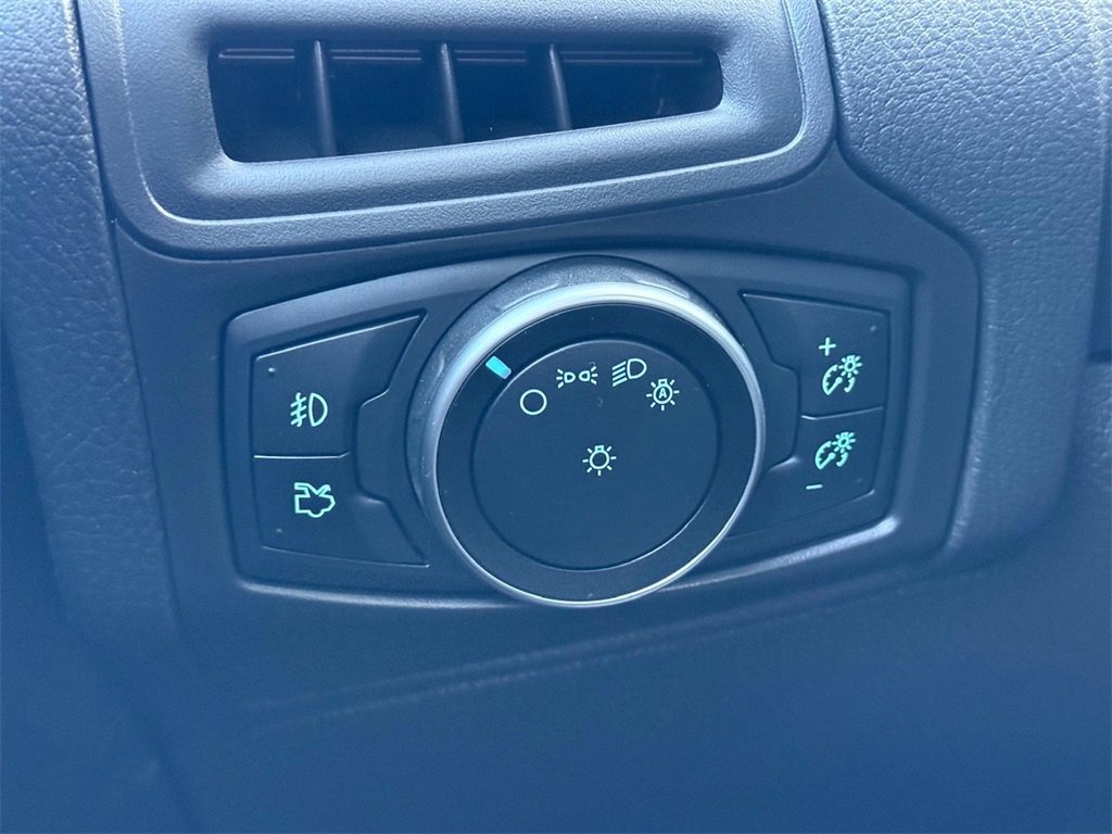 Used 2015 Ford Focus SE w/ Equipment Group 201A image 33