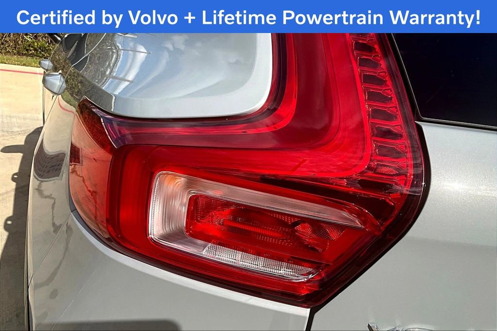 Certified 2025 Volvo XC40 B5 Core image 39