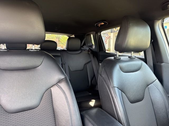 Used 2025 Jeep Compass Latitude image 12