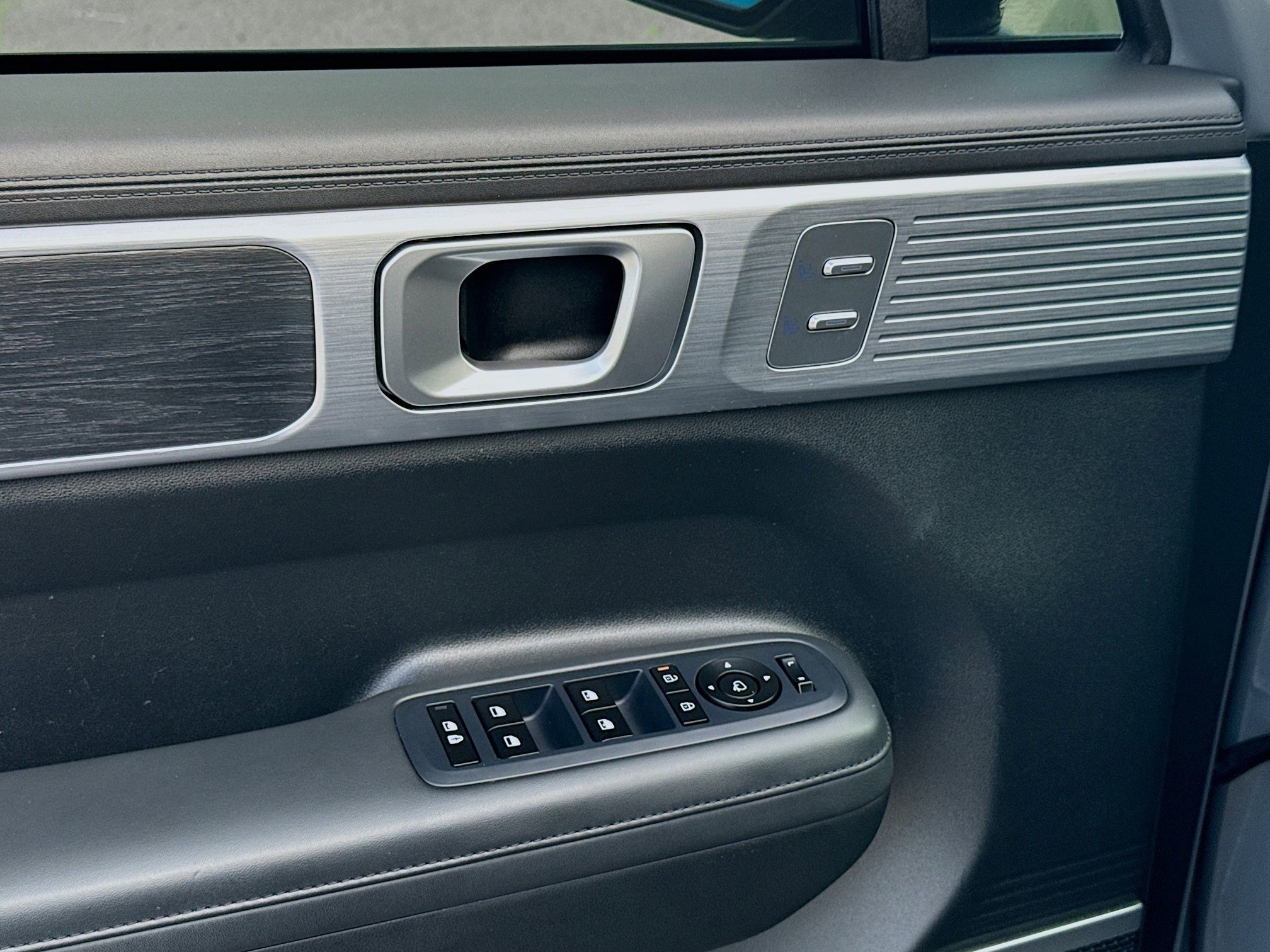 Used 2024 Hyundai Santa Fe Limited image 16