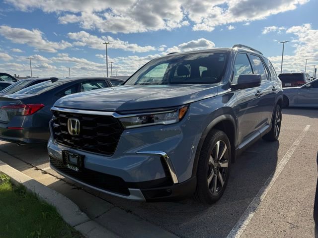 Used 2024 Honda Pilot Touring image 3