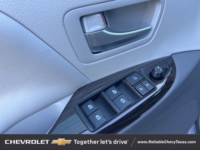 Used 2019 Toyota Sienna XLE image 14