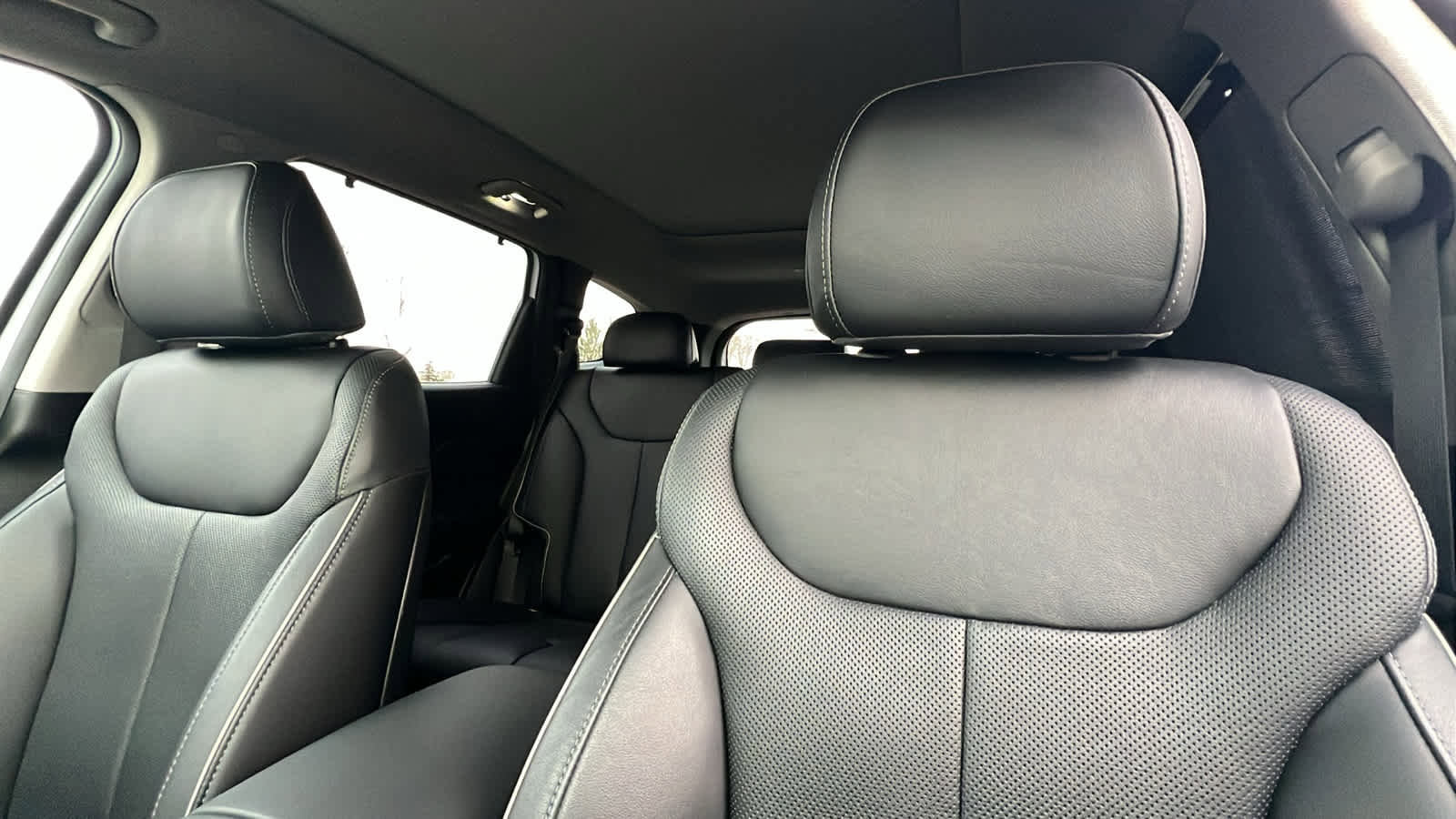 Used 2023 Hyundai Santa Fe Limited w/ Cargo Package image 11