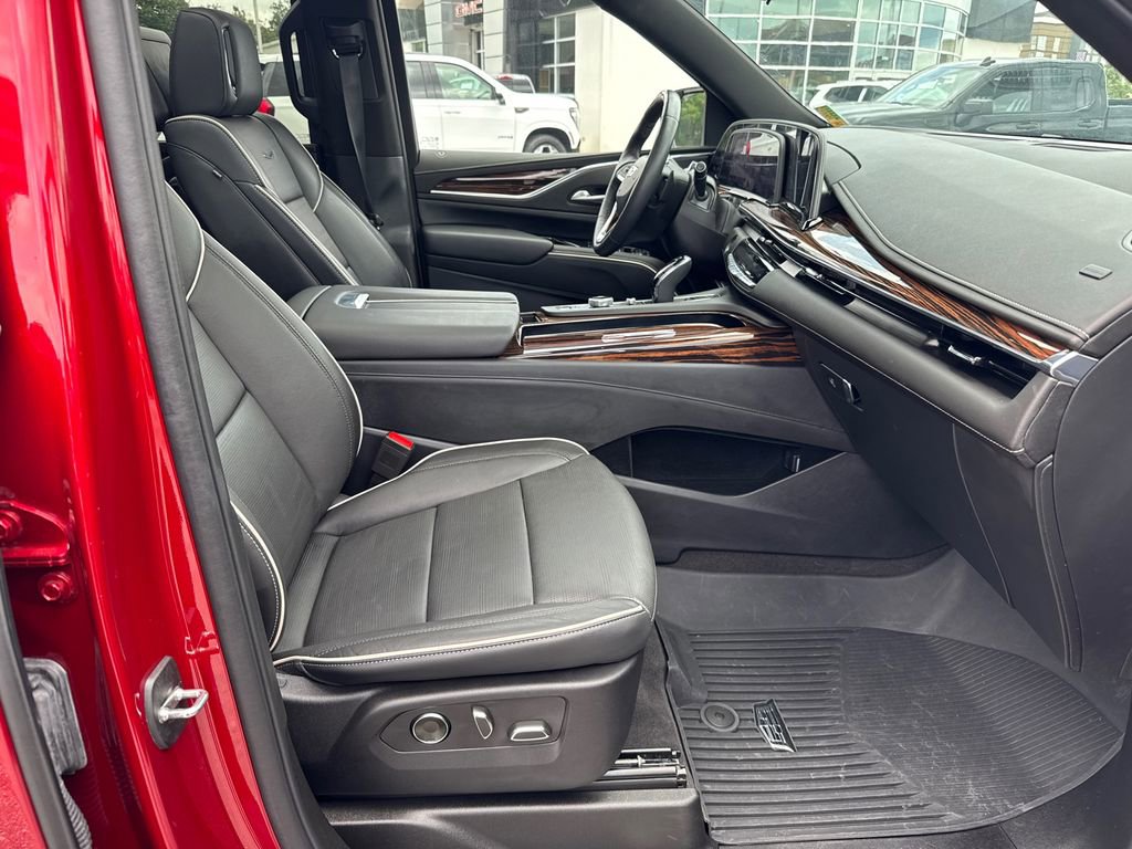 Used 2024 Cadillac Escalade ESV Premium Luxury image 13