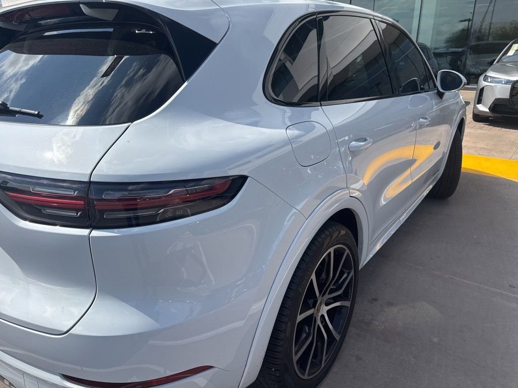 Used 2022 Porsche Cayenne Platinum Edition image 6