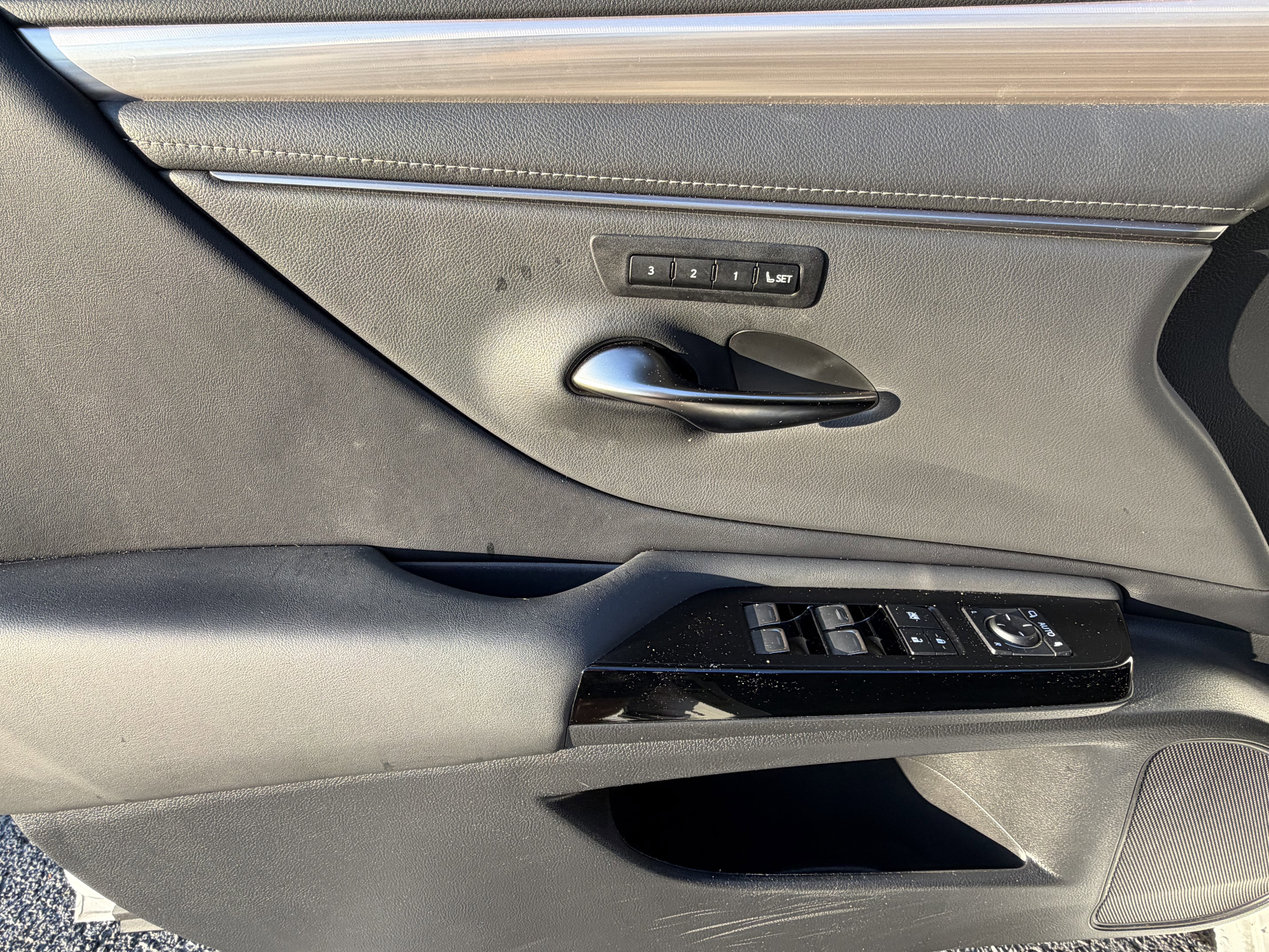 Certified 2023 Lexus ES 350 F Sport w/ Accessory Package (Z2) FWD image 13