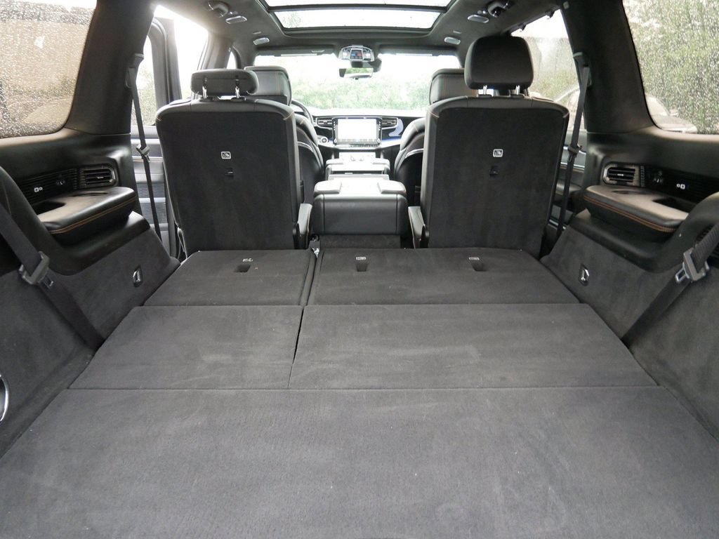 Used 2022 Jeep Grand Wagoneer Series III w/ Rear Seat Video Group 1 AWD/4WD image 12