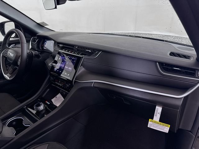 New 2025 Jeep Grand Cherokee L Altitude image 30