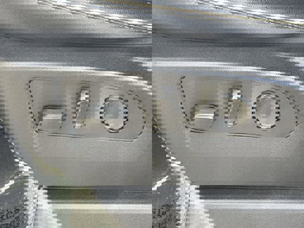 Used 2023 Chevrolet Suburban Premier image 27