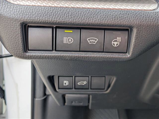 Used 2024 Toyota Prius Limited w/ Limited Premium Package FWD image 17