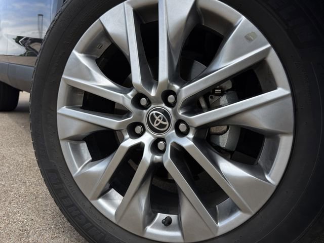 Used 2024 Toyota RAV4 XLE Premium FWD image 10
