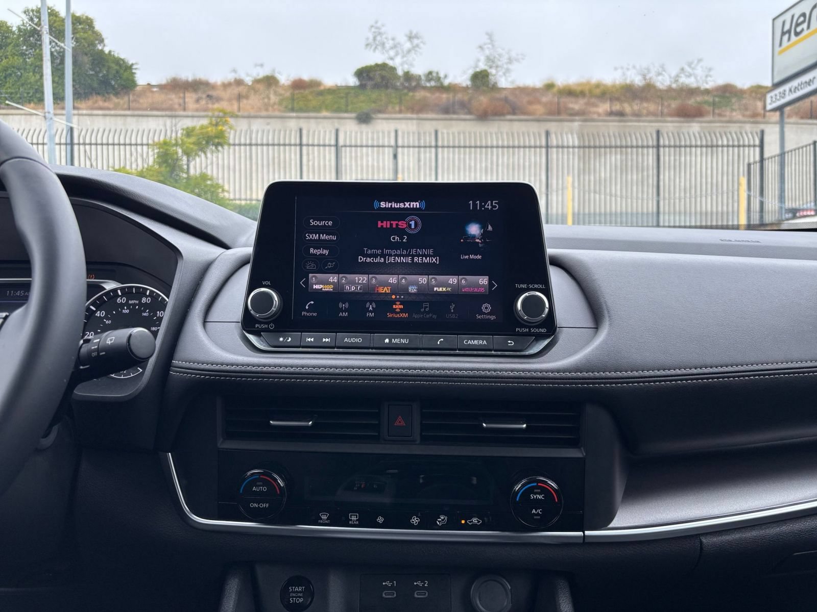 Used 2025 Nissan Rogue SV FWD image 17