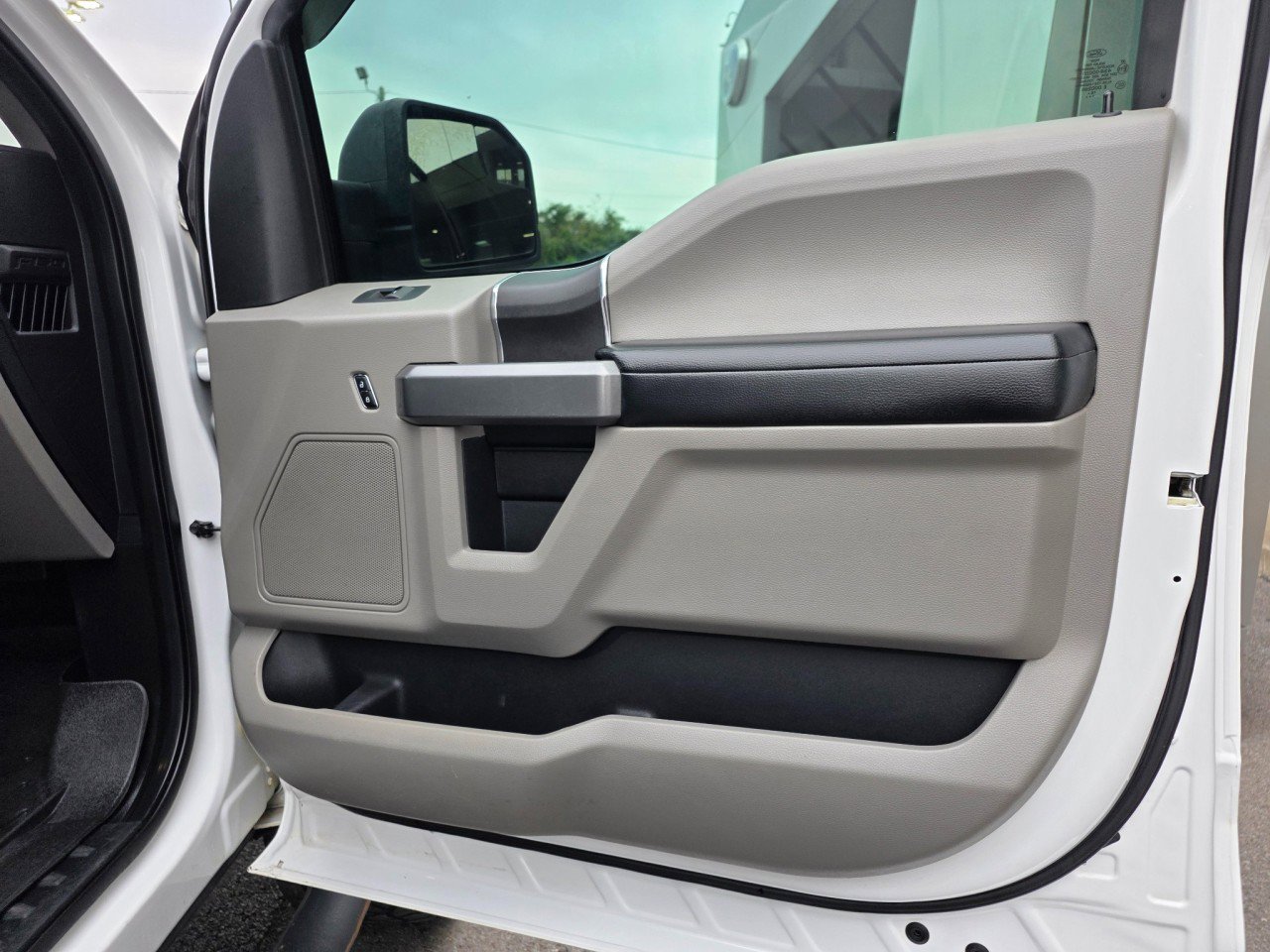Used 2017 Ford F150 XLT image 16