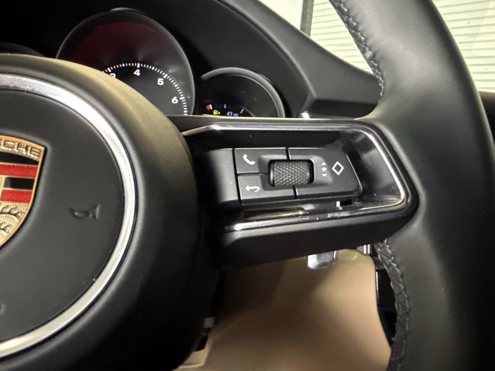 Certified 2026 Porsche Macan image 32