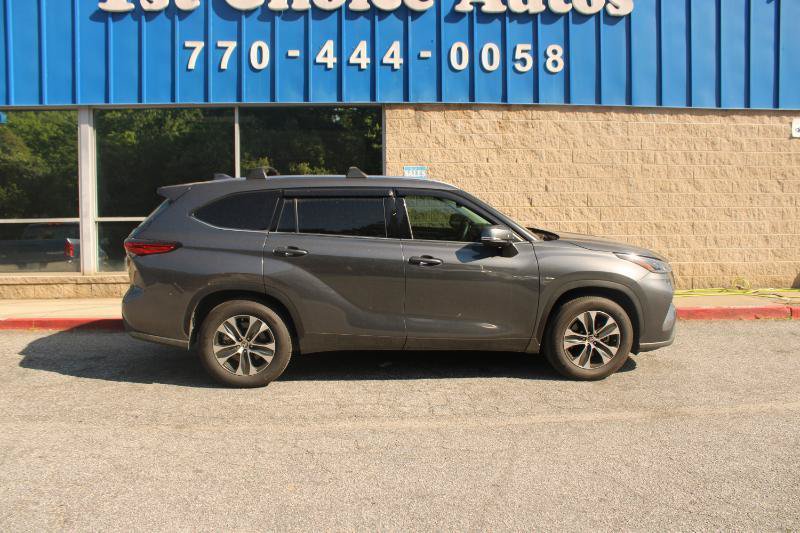 Used 2021 Toyota Highlander XLE FWD image 18