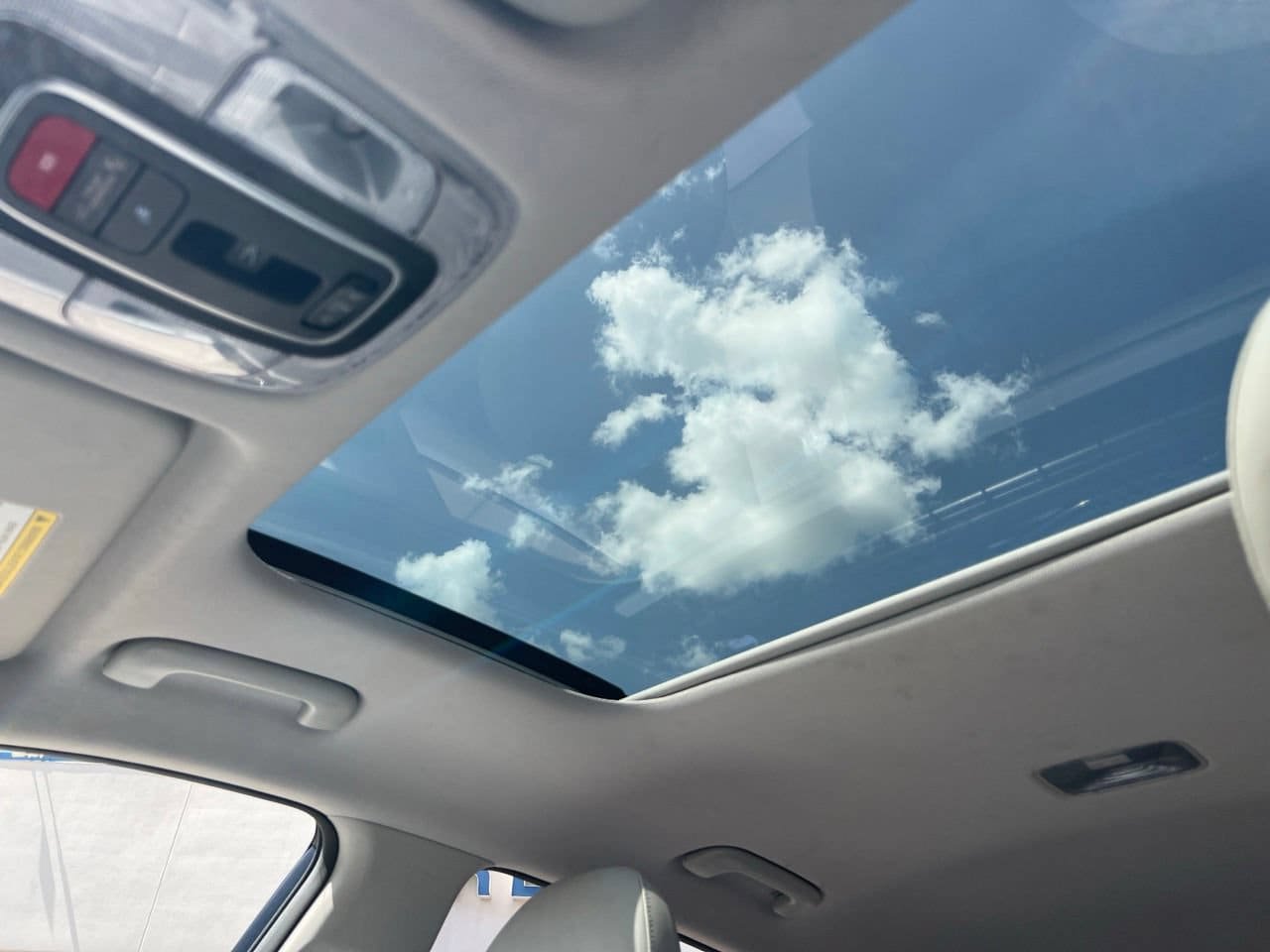 Used 2024 Hyundai Kona Limited FWD image 19