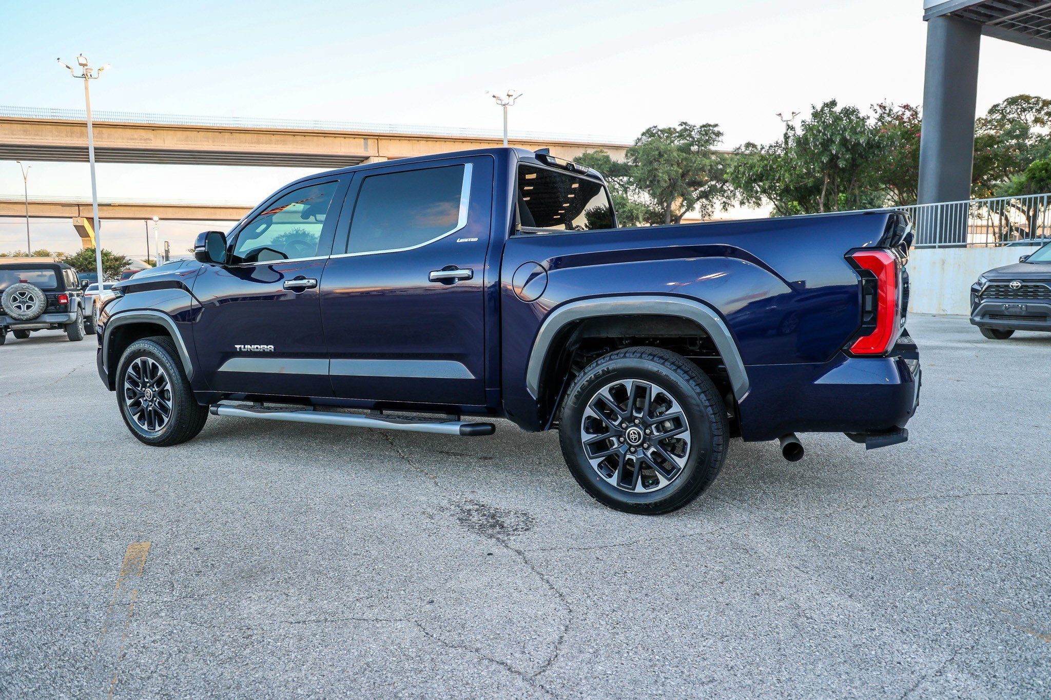 Used 2023 Toyota Tundra Limited AWD/4WD image 11