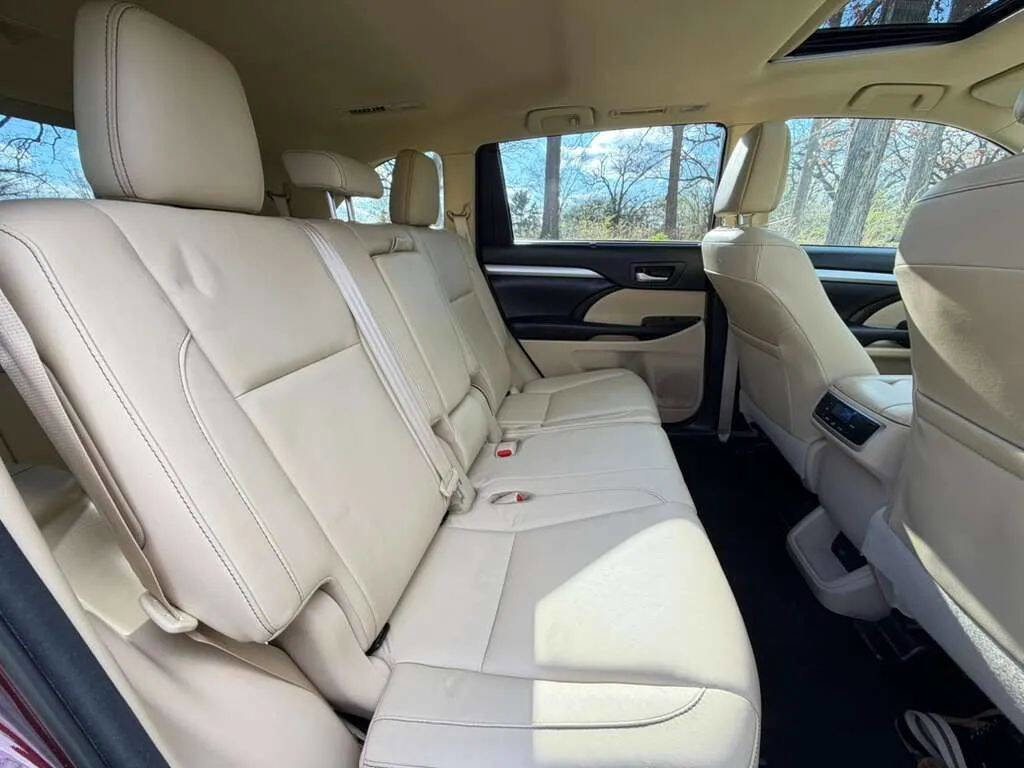 Used 2018 Toyota Highlander XLE image 9