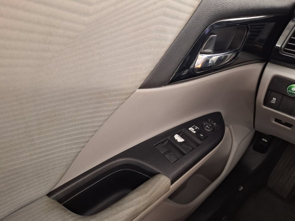Used 2017 Honda Accord LX image 17