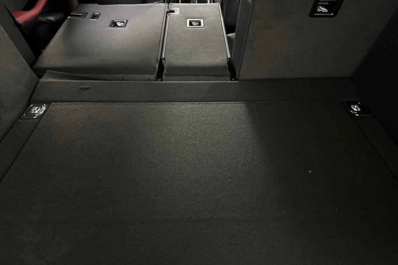 Certified 2025 Porsche Macan image 32