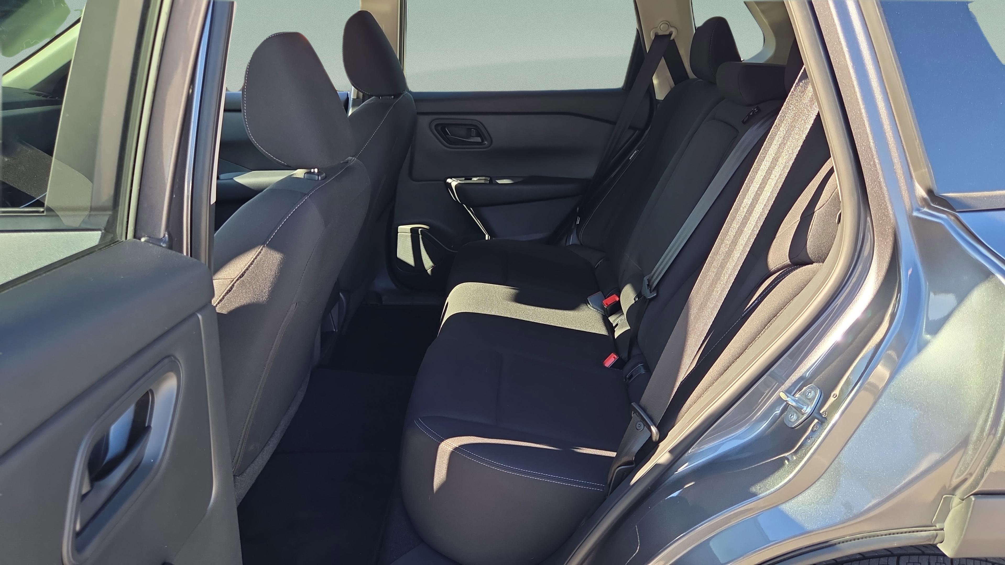 Used 2025 Nissan Rogue S image 11