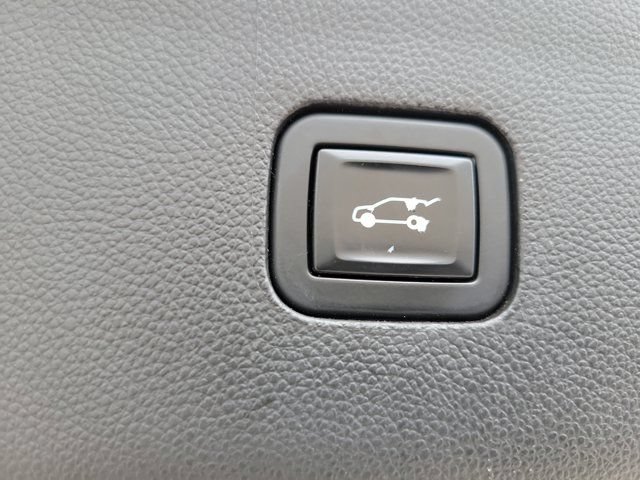 Used 2020 Buick Enclave Essence w/ Sound and Sites Package FWD image 12