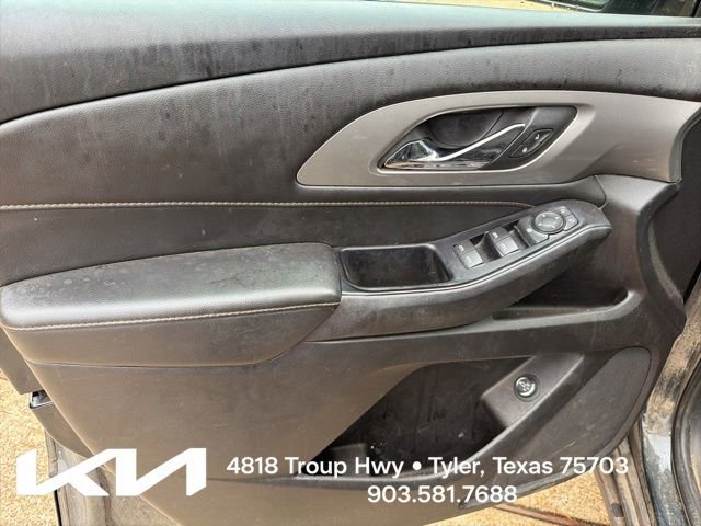 Used 2018 Chevrolet Traverse LT FWD image 15