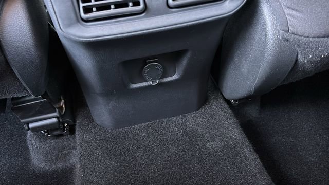 Used 2025 Toyota RAV4 LE AWD/4WD image 9