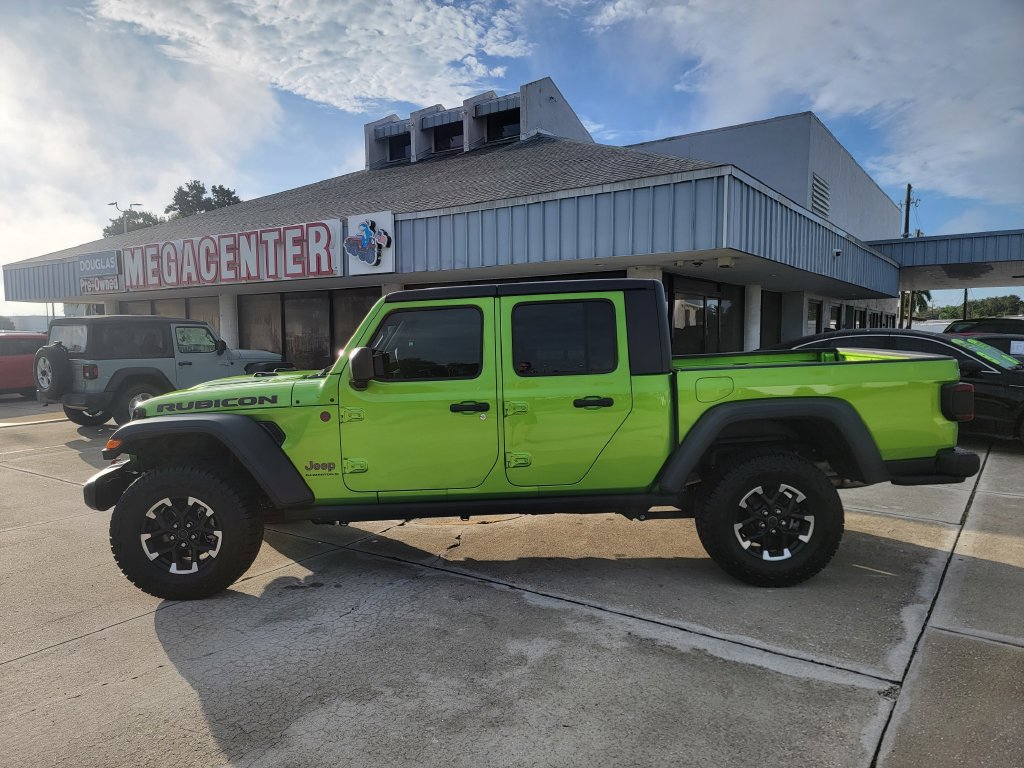 Used 2026 Jeep Gladiator Rubicon w/ Safety Group AWD/4WD image 2