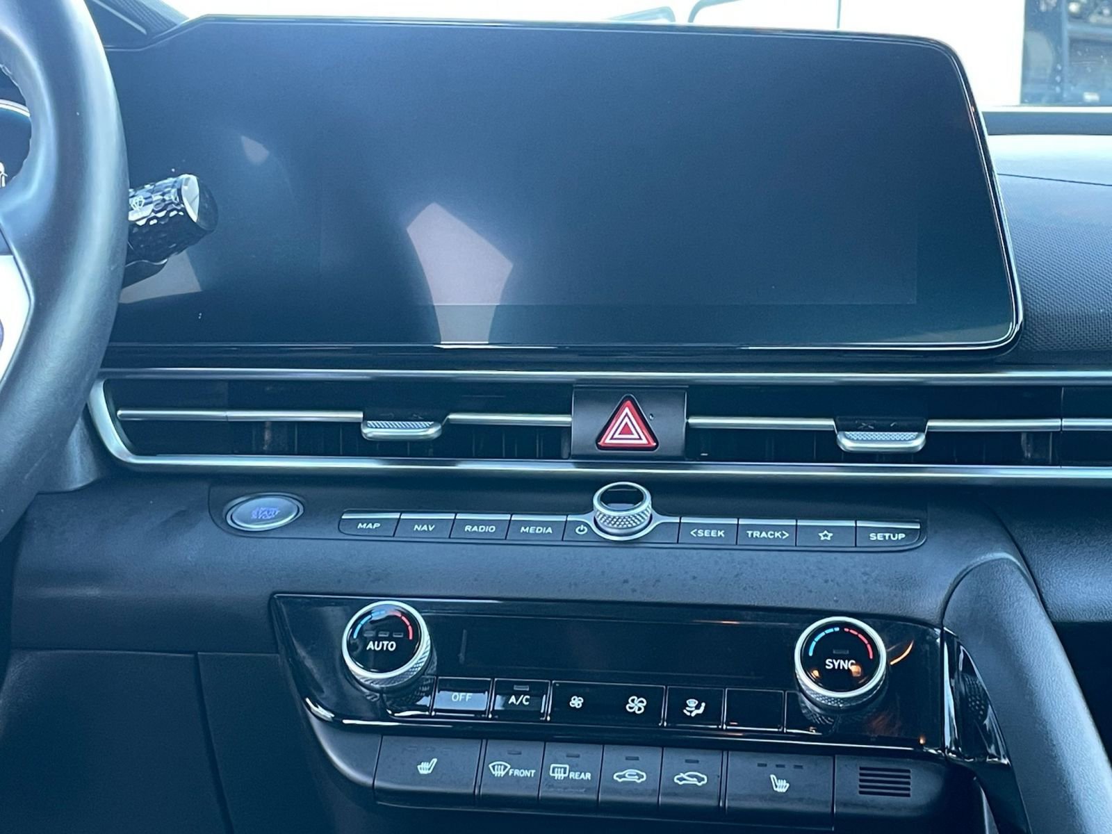 Used 2025 Hyundai Elantra Limited image 17