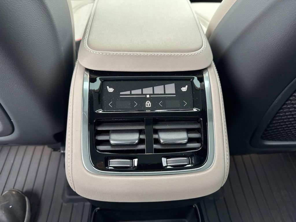 Used 2026 Volvo XC90 B6 Plus image 15