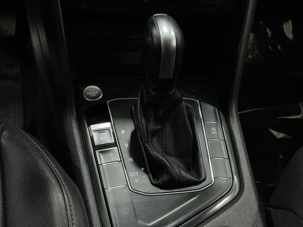 Used 2020 Volkswagen Tiguan SEL image 27