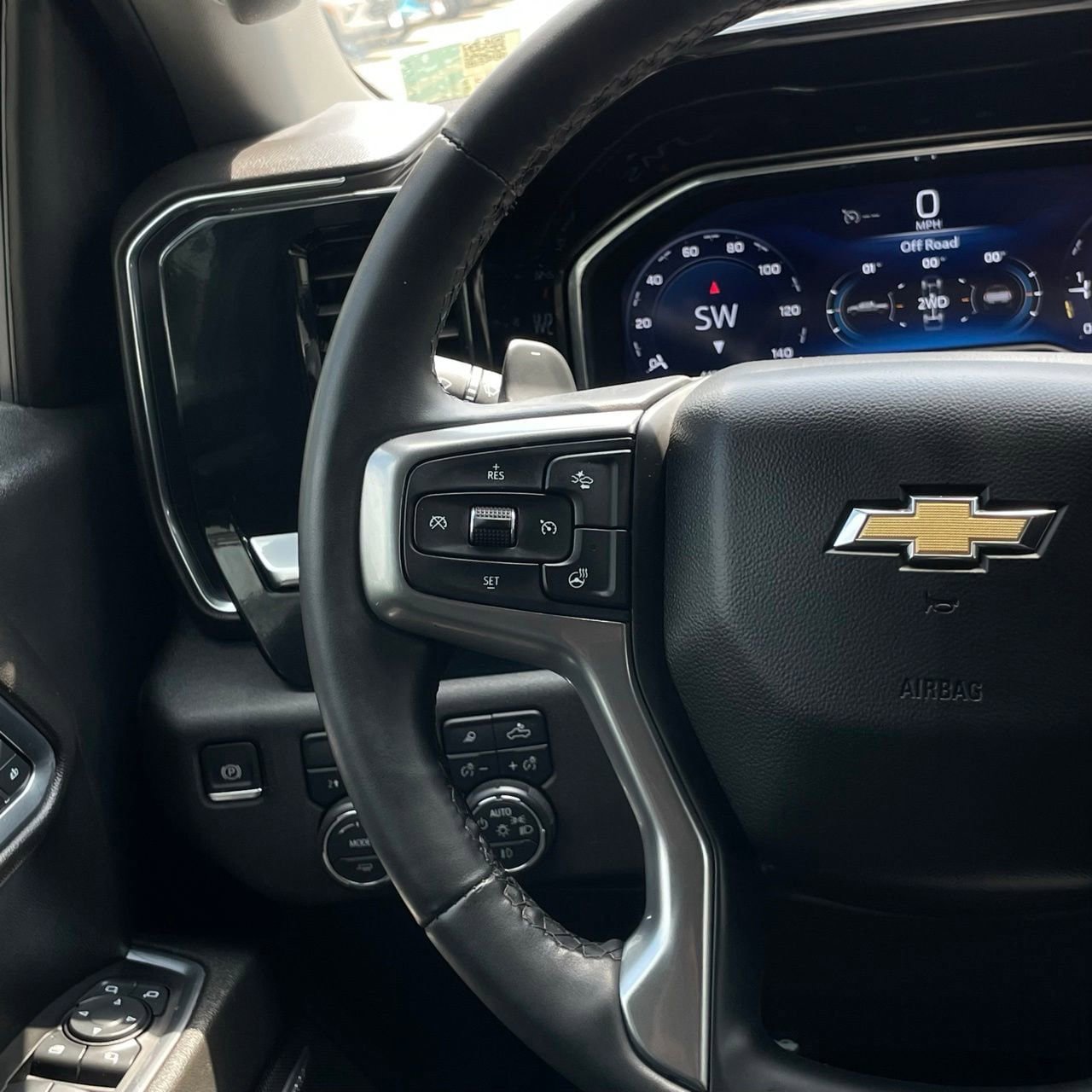 Used 2024 Chevrolet Silverado 1500 LTZ AWD/4WD image 14