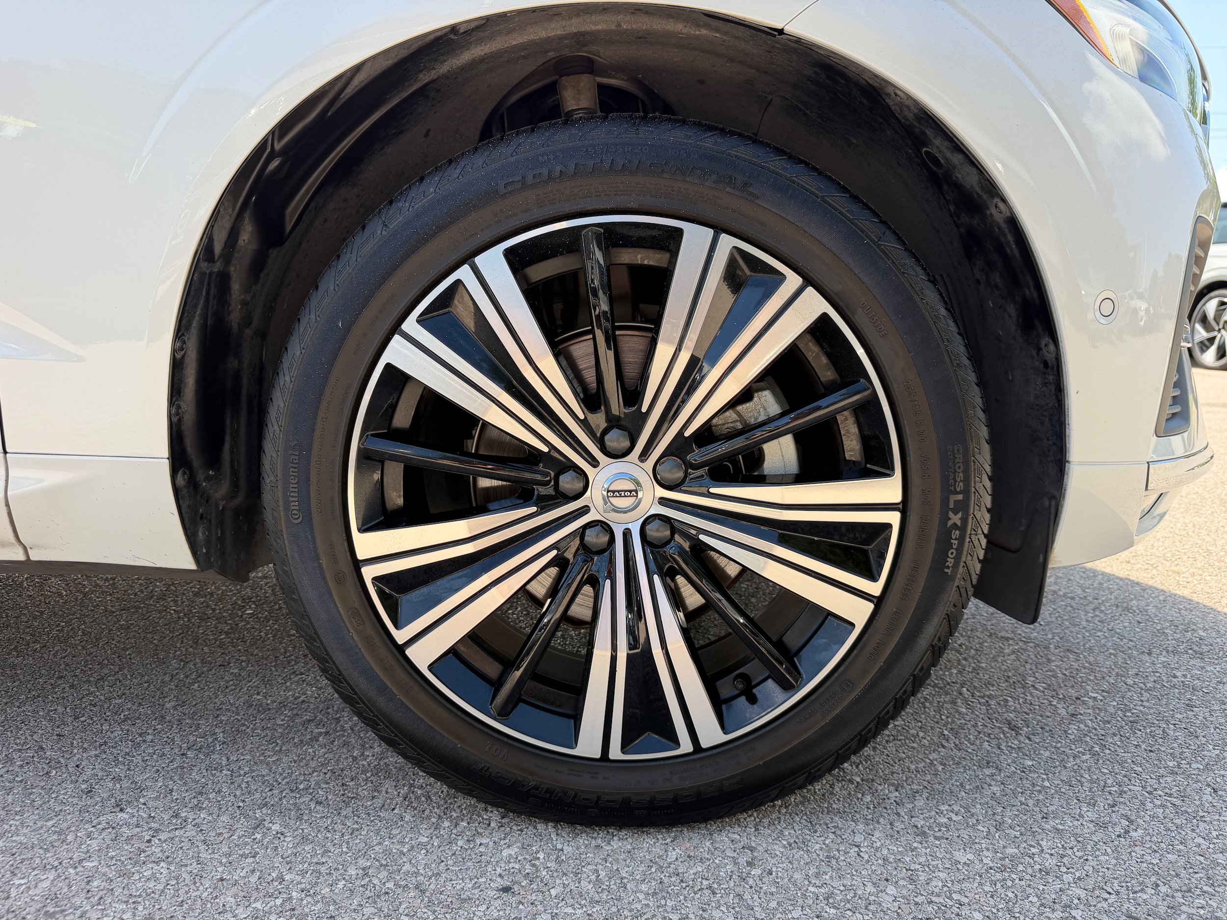 Certified 2023 Volvo XC60 B5 Plus w/ Protection Package Premier FWD image 9