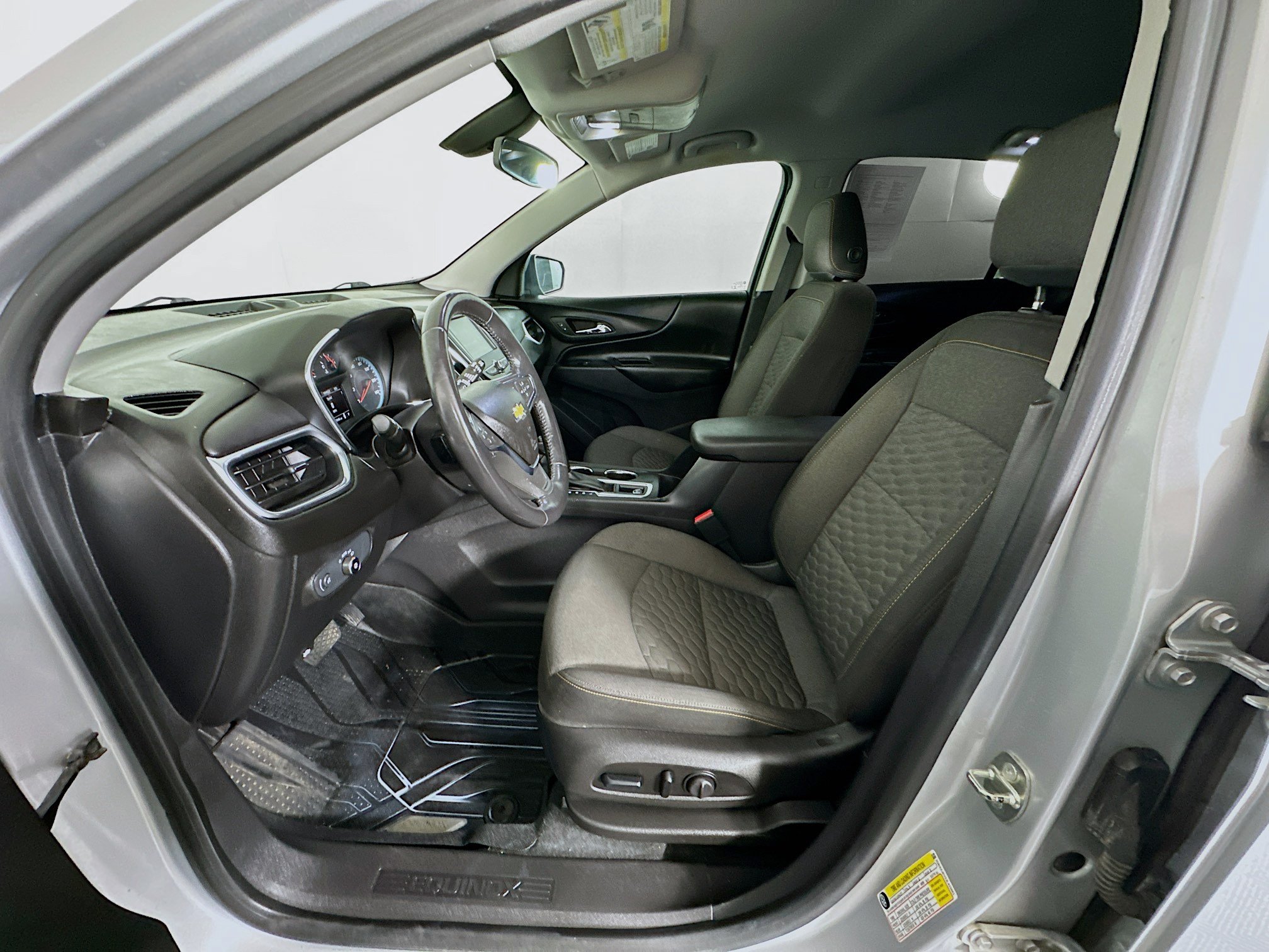 Used 2018 Chevrolet Equinox LT FWD image 13