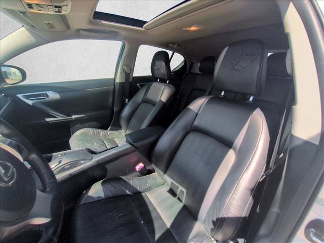 Used 2011 Lexus CT 200h Premium w/ Premium Audio Pkg FWD image 15