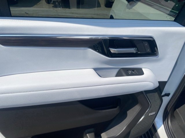 New 2025 Chevrolet Suburban Premier image 12